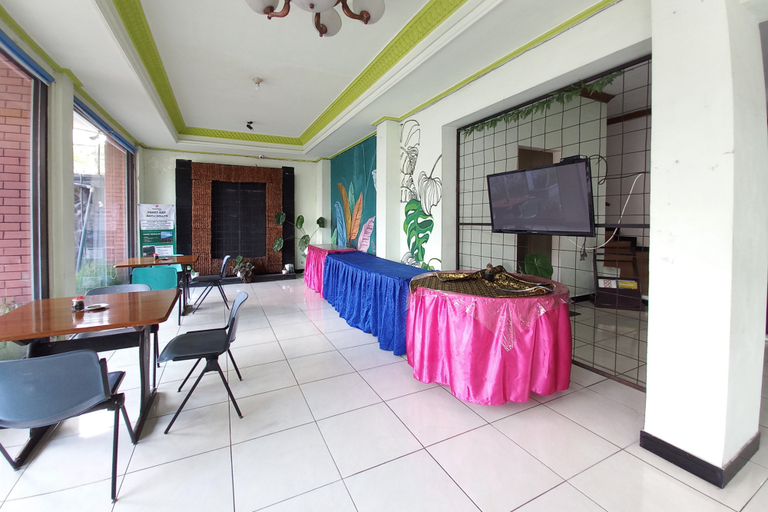 Food & Drinks, Urbanview Hotel Grand Palem near Alun Alun Batu, Malang