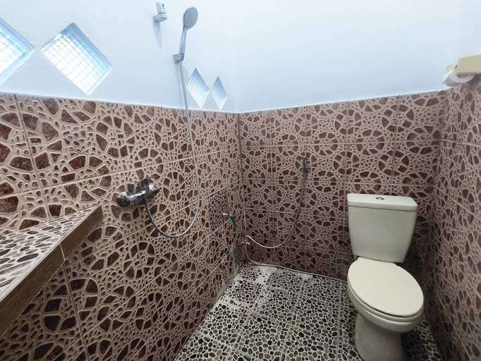 Bathroom 5, RedDoorz @ Kuta Mandalika Lombok, Lombok