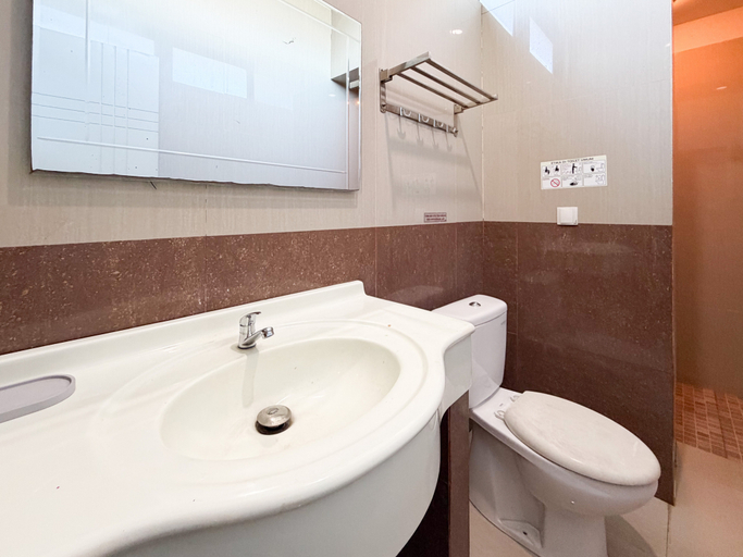 Bathroom 5, RedDoorz @ Harvest Hotel Lippo Mall Kupang, Kupang