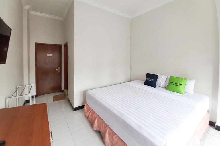 Bedroom 2, Urbanview Hotel Grand Palem near Alun Alun Batu, Malang