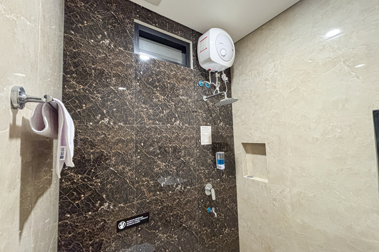 Bathroom 2, Urbanview Hotel Syariah Viero Condet, East Jakarta
