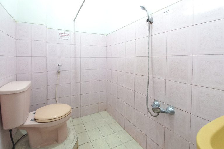 Bathroom 3, Urbanview Hotel Grand Palem near Alun Alun Batu, Malang