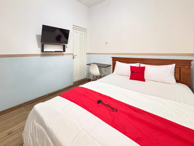 Bedroom 5, RedDoorz @ Nginden Surabaya, Surabaya