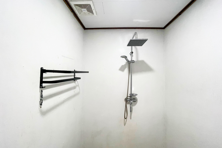 Bathroom 4, Tenggir Park Cottage and Glamping Tawangmangu, Karanganyar