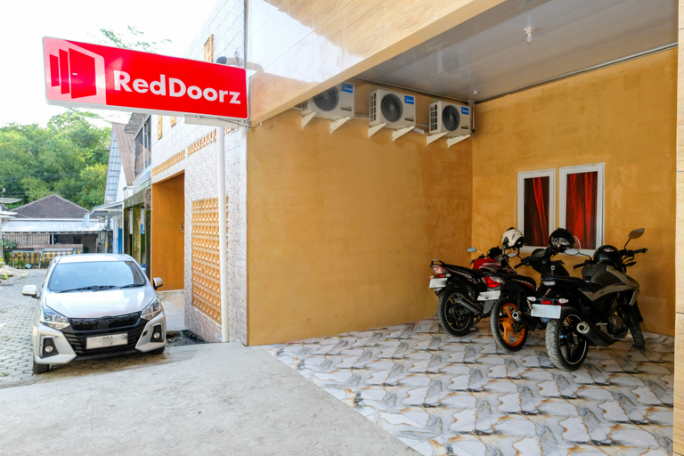 Others 2, RedDoorz near Alun Alun Banjarnegara, Banjarnegara