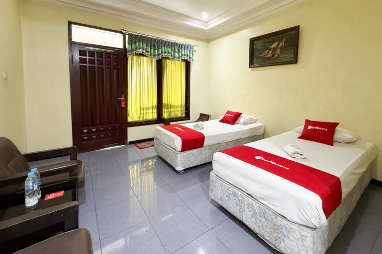 Bedroom 4, RedDoorz @ Hotel Sukapura Permai Bromo, Probolinggo