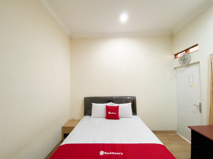 Bedroom 5, RedDoorz @ Malang City Center, Malang