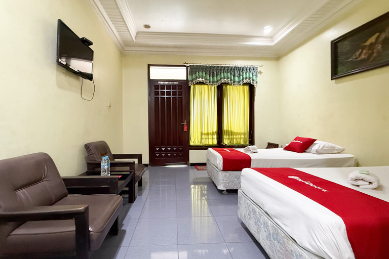 Bedroom 5, RedDoorz @ Hotel Sukapura Permai Bromo, Probolinggo