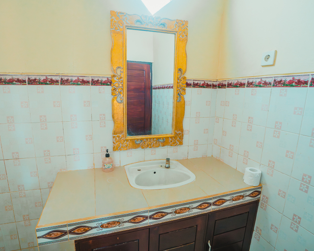 Bathroom 5, Tude's Family Homestay, Gianyar