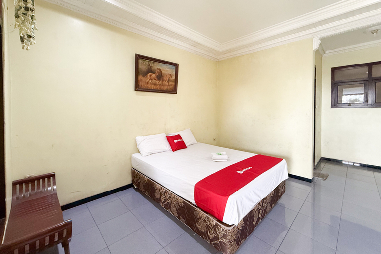 Bedroom 2, RedDoorz @ Hotel Sukapura Permai Bromo, Probolinggo