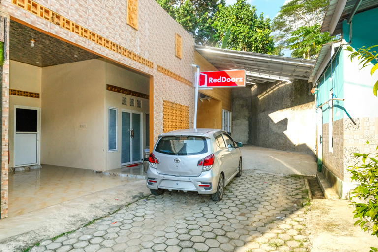 Others 4, RedDoorz near Alun Alun Banjarnegara, Banjarnegara