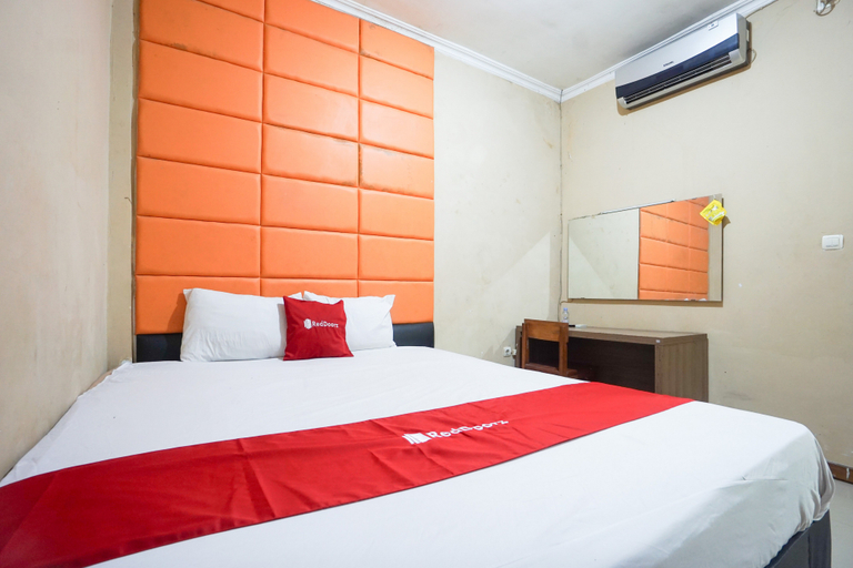 Others 5, RedDoorz @ Hotel Atriaz Alun Alun Trenggalek, Trenggalek
