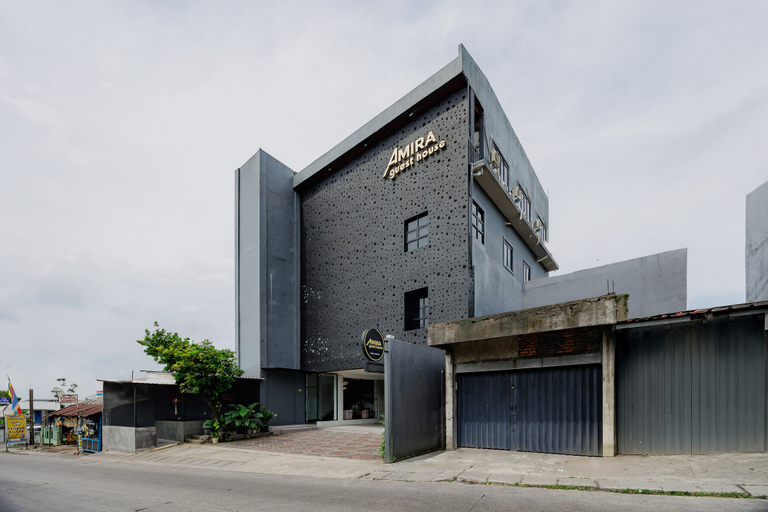 Exterior & Views 2, Urbanview Hotel Amira Syariah Bogor, Bogor