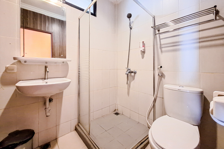 Bathroom, Urbanview Hotel Salakview Megamendung, Bogor