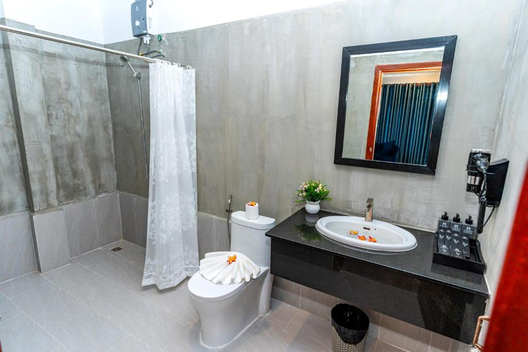 Bathroom 4, Rithy Rin Angkor Hotel, Siem Reap
