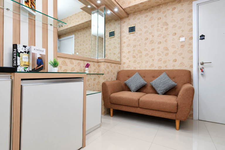 Living Room 5, Classic Comfortable 1BR at Apartment Green Pramuka City By Travelio, Central Jakarta