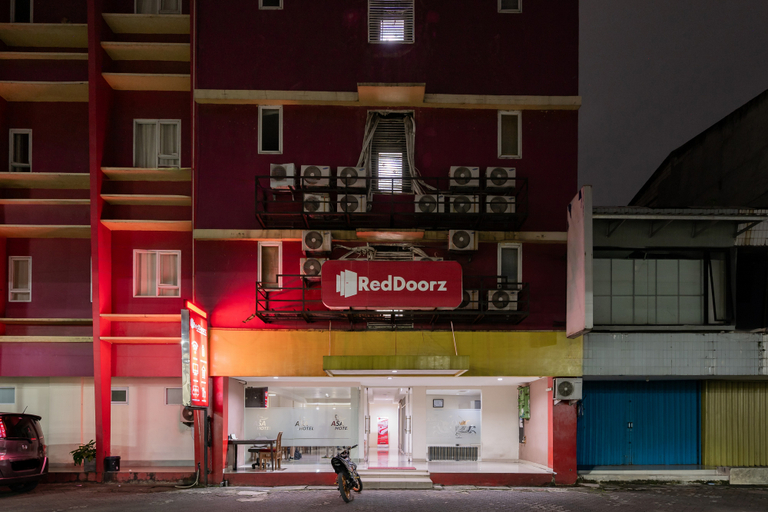 Exterior & Views 2, RedDoorz Plus near Galaxy Bekasi, Bekasi