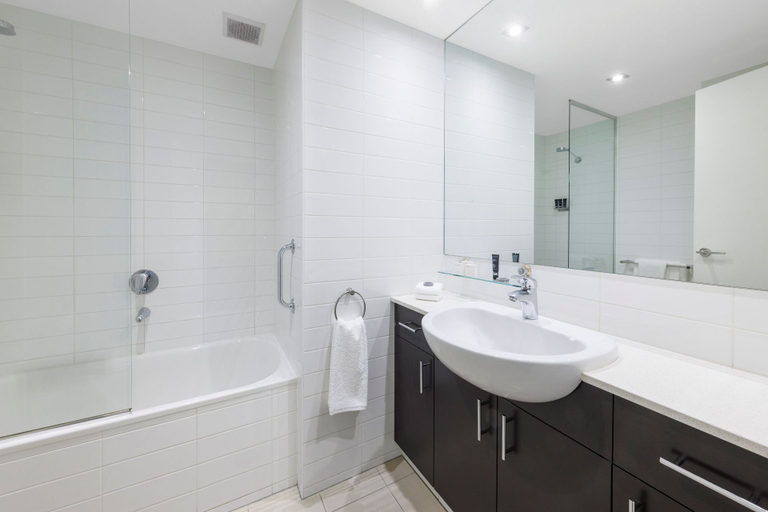 Bathroom 5, Brady Apartment Hotel Flinders Street, Melbourne