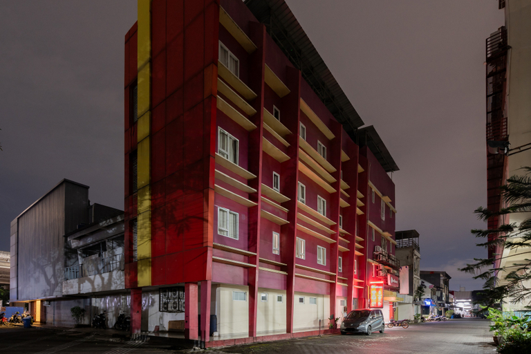 Exterior & Views 2, RedDoorz Plus near Galaxy Bekasi, Bekasi