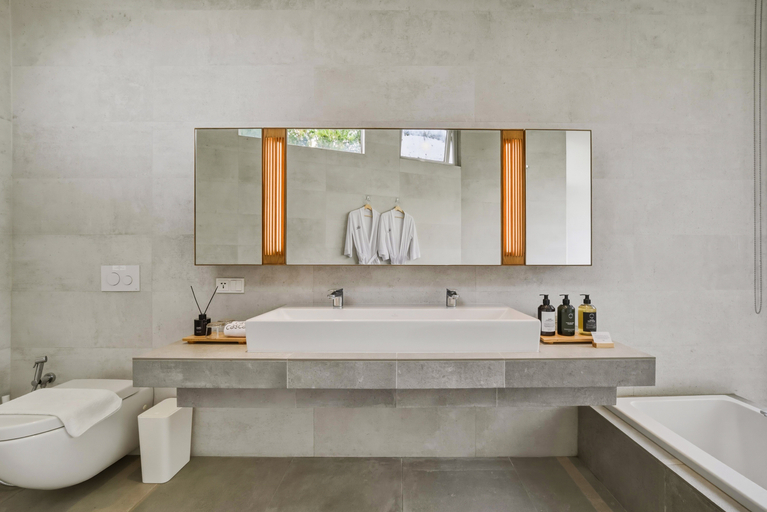 Bathroom 5, CASCA | 3BR Luxury Villa Setraduta w/ Waterfall View, Bandung