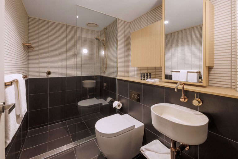 Bathroom 5, Brady Hotels Central Melbourne, Melbourne