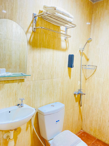 Bathroom, Riverside Smart Hotel., Blitar