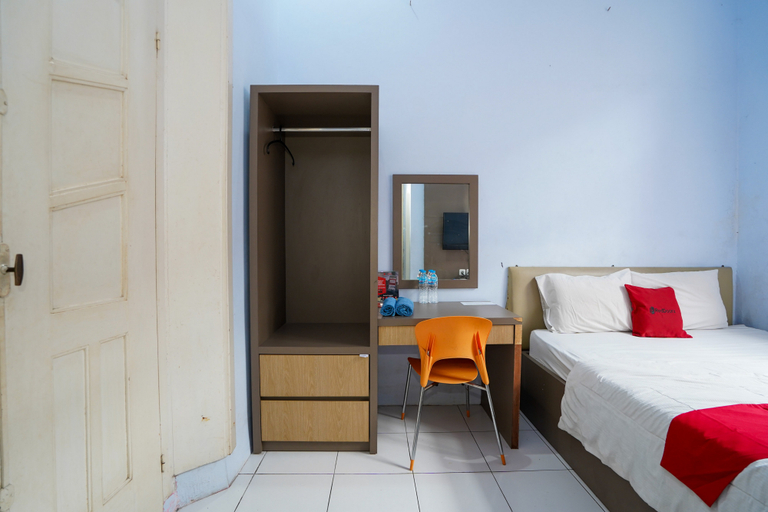 Bedroom 4, RedDoorz near Stasiun Lawang, Malang
