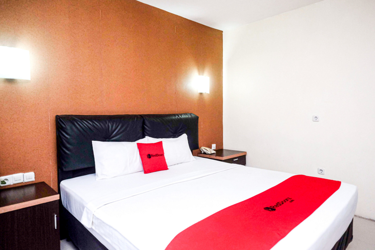 Bedroom 4, RedDoorz Plus @ Grand Populer Hotel Makassar, Makassar