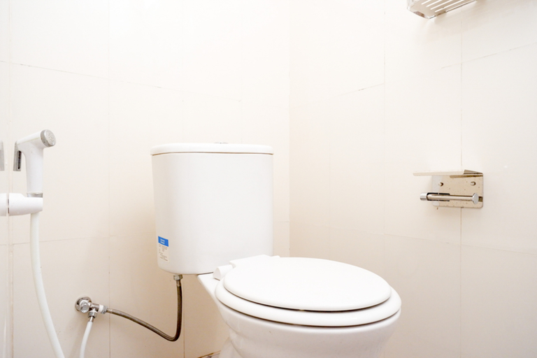 Bathroom 5, RedDoorz near Gejayan 3, Sleman