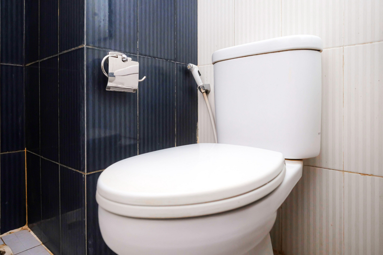 Bathroom 3, RedDoorz Plus @ Grand Populer Hotel Makassar, Makassar