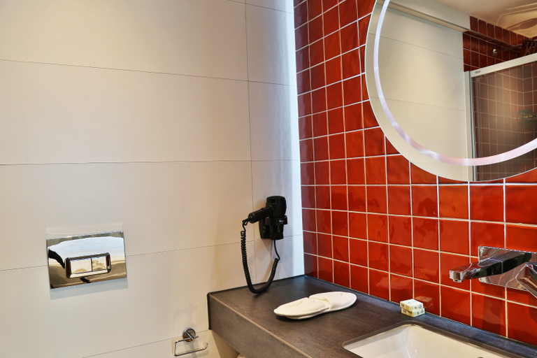 Bathroom 5, In The Middle Hotel, Antalya