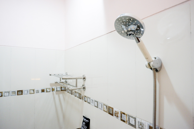 Bathroom 2, RedDoorz near Gejayan 3, Sleman