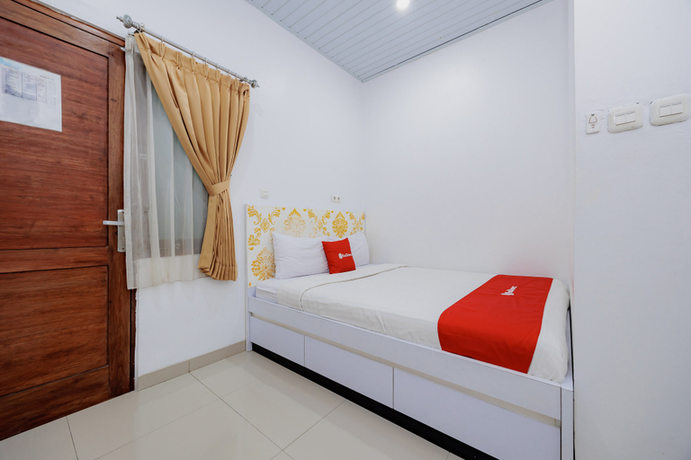 Bedroom 5, RedDoorz near Palmerah Station, Jakarta Pusat