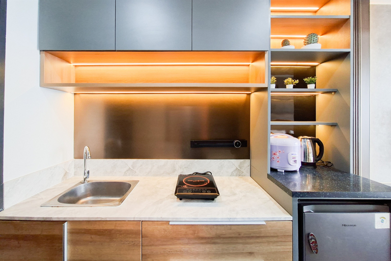 Others 2, Chic and Warm Studio Room at Apartment Collins Boulevard By Travelio, Tangerang