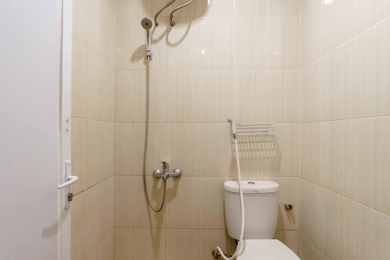 Bathroom, Aimer Guest House Syariah Mitra RedDoorz, Cilegon