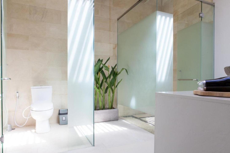 Bathroom 5, Private Villa Seminyak Legian 2Bedroom with Pool, Badung