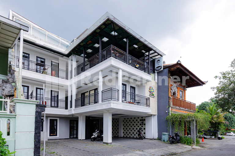 Exterior & Views 2, Tree Homestay Mitra RedDoorz, Malang