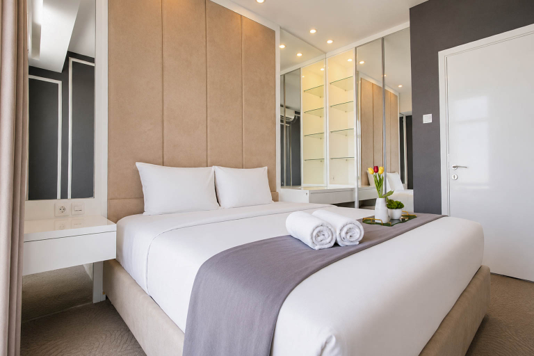 Bedroom 2, 2BR Apartment with Modern Design at Grand Sungkono Lagoon By Travelio, Surabaya