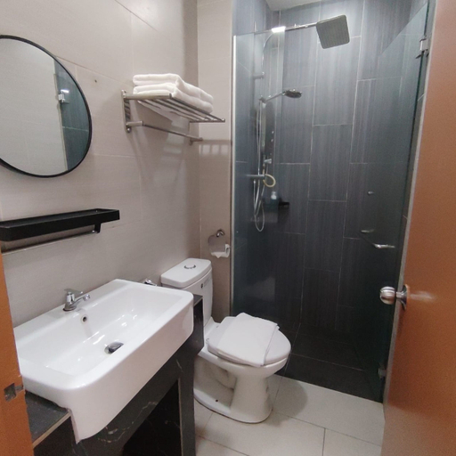 Bathroom 3, Swing & Pillows @ Frame Hotel Pudu, Kuala Lumpur, Kuala Lumpur