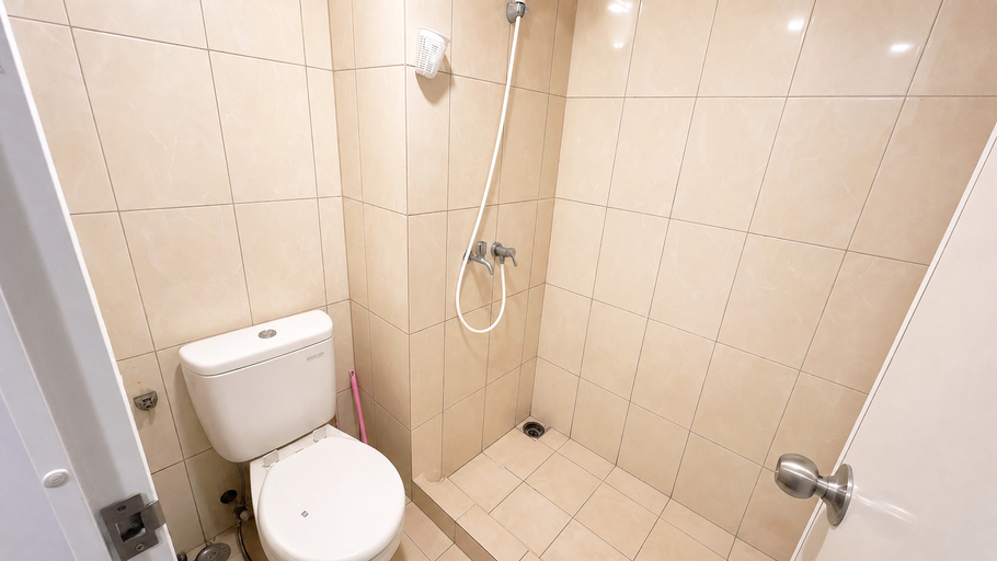 Bathroom 5, Apartemen Springlake Summarecon by Titik Singgah, Bekasi