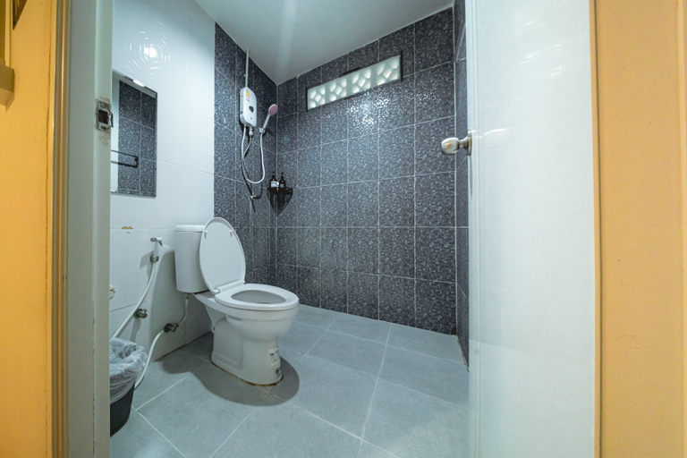 Bathroom 4, GAO Phala Beachfront Hostel & Pool Villa, Ban Chang