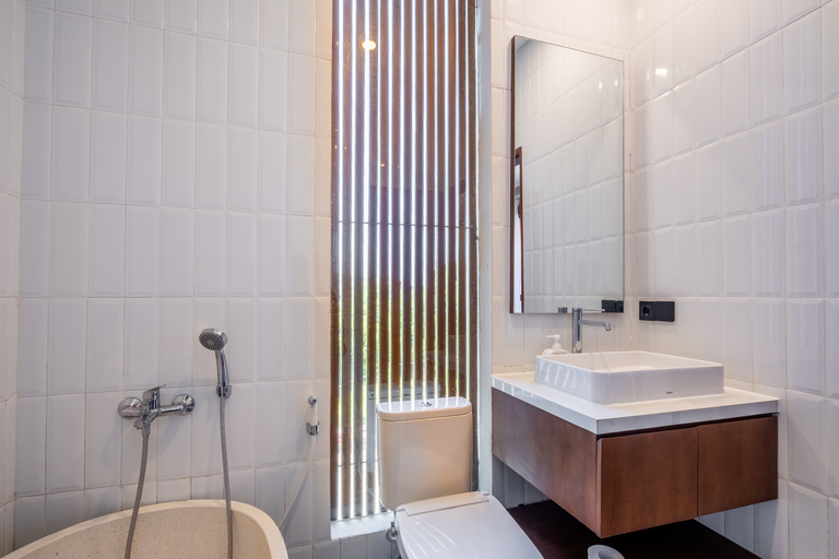 Bathroom 5, Bhiseka Villa Kedungu Tabanan by Aishwarya Bali International, Tabanan