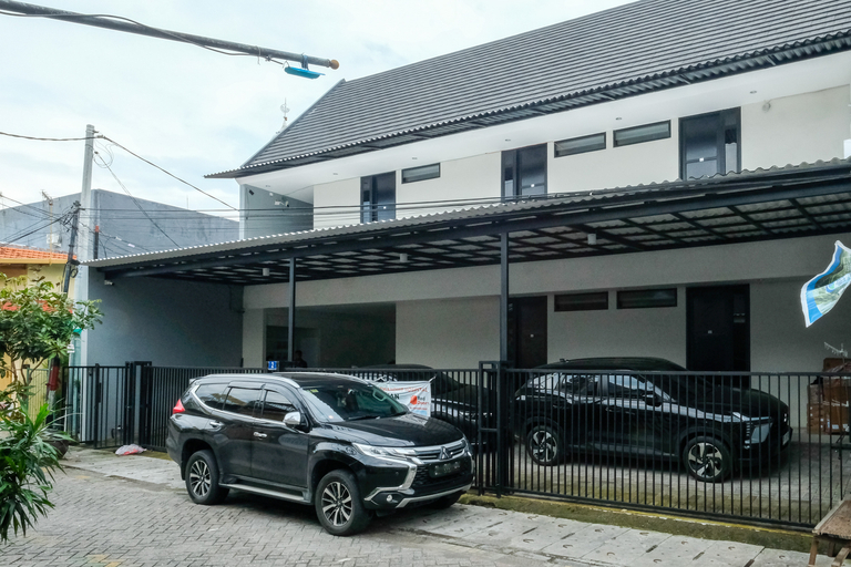 Exterior & Views 2, RedDoorz Syariah near Rumah Sakit Soewandhie, Surabaya