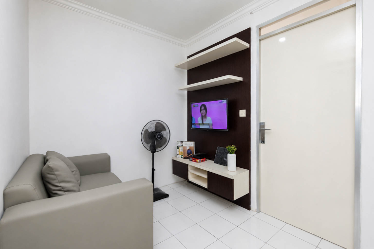 Living Room 4, Good Homey 2BR at Apartment Menteng Square By Travelio, Jakarta Pusat