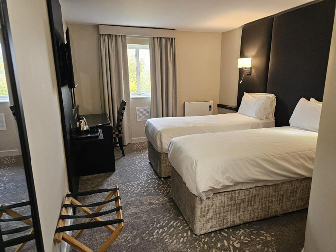Bedroom 3, Wigan Oak Hotel by Belvilla, Wigan