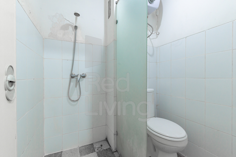Bathroom 3, RedLiving Apartemen Emerald Tower - Bion Apartel 2 Tower South, Bandung