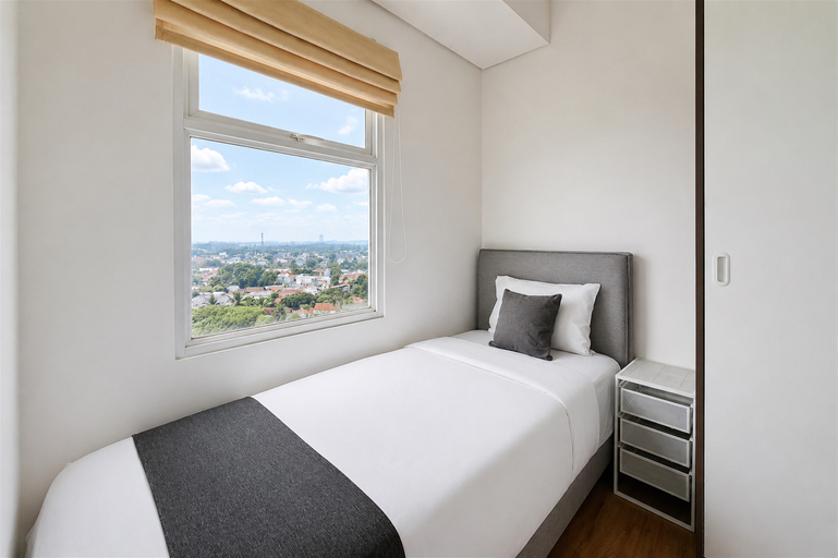 Bedroom 4, Bright Homey 2BR at Apartment Serpong Garden By Travelio, Tangerang