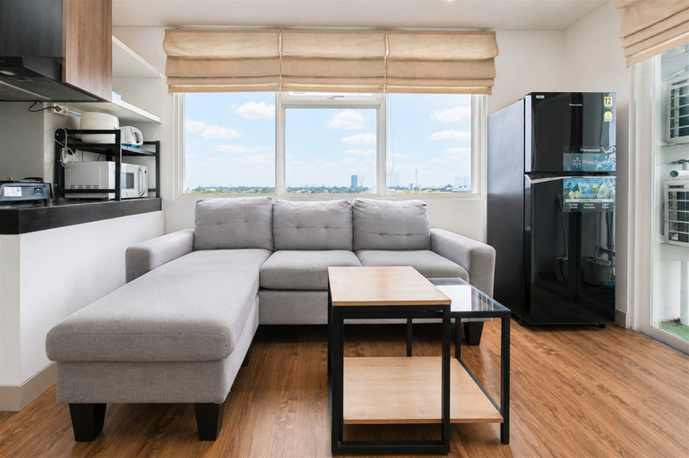 Living Room 5, Bright Homey 2BR at Apartment Serpong Garden By Travelio, Tangerang