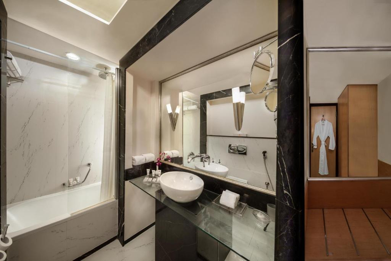 Bathroom, Savoy Suites, Dubai