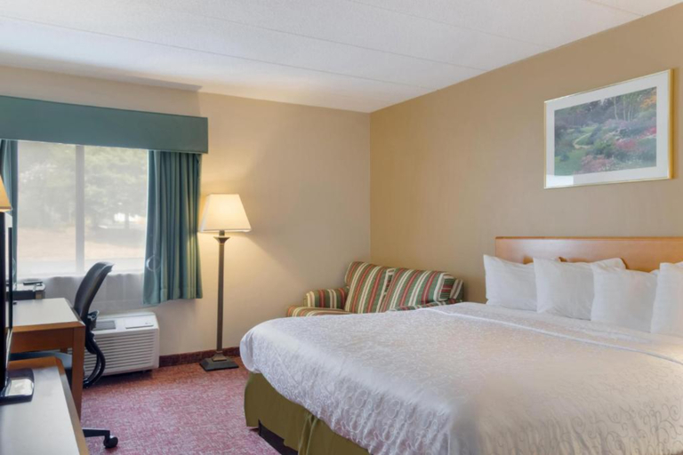 Bedroom 3, All Seasons Inn & Suites Smithfield Providence, Providence